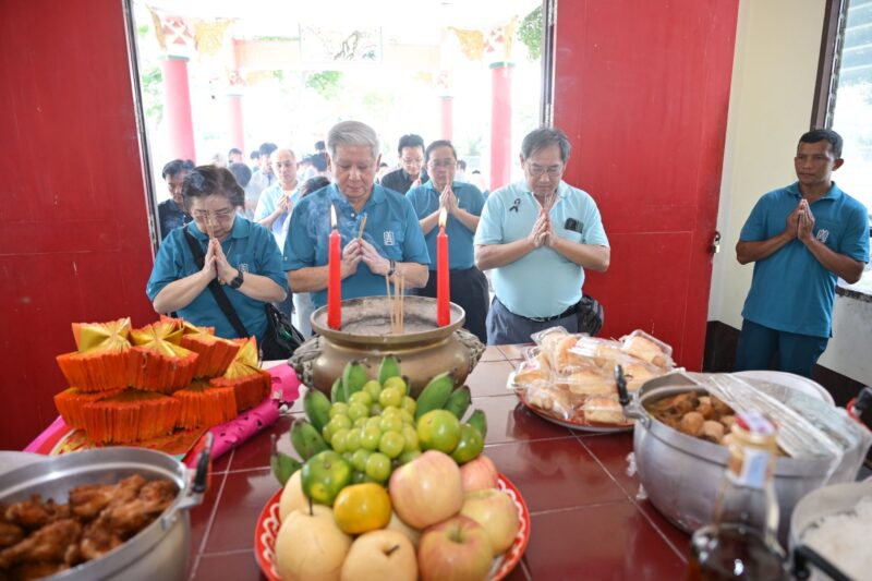 มูลนิธิป่อเต็กตึ๊ง เป็นตัวแทนบุตรหลาน ประกอบพิธีเซ่นไหว้ดวงวิญญาณไร้ญาติ เนื่องในเทศกาลเช็งเม้ง ประจำปี พ.ศ. 2569