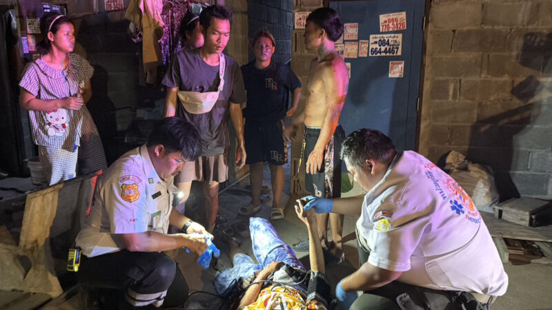 หนุ่มเมียนมาหึงโหดทุบขวดเบียร์ปากฉลามดักกระหน่ำแทงอดีตคนรักจนบาดเจ็บสาหัสก่อนจะที่แทงคอตัวเองหนีความผิดแต่สุดท้ายยมฑูตยังไม่ต้องการ