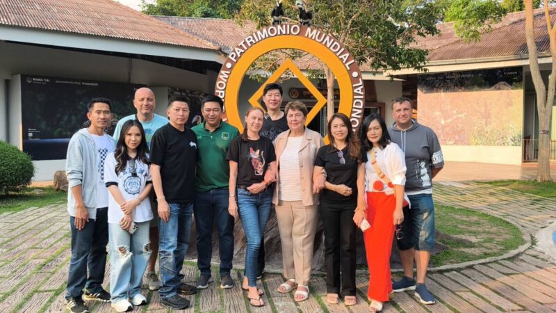 นักธุรกิจชาวต่างชาติเที่ยวชมอุทยานเขาใหญ่เพื่อส่งเสริมการท่องเที่ยวกระตุ้นเศรษฐกิจ