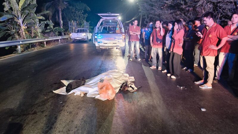 ปทุมธานี – สลดหนุ่มขับบิ๊กไบค์พุ่งชนท้ายกระบะร่างกระเด็นถูกปาเจโร่ชนซ้ำดับคาที่มีคลิปหน้ารถ