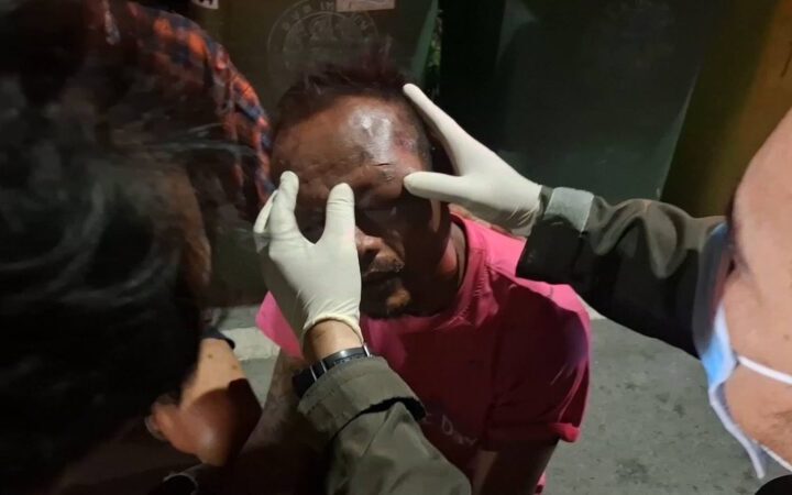 หนุ่มเขมรแสบ ย่องลักไก่ชนราคาแพงทำมาแล้ว 3 ครั้ง เจ้าของดักจับได้คาหนังคาเขา เจอแม่ไม้มวยไทยหน้าแหก