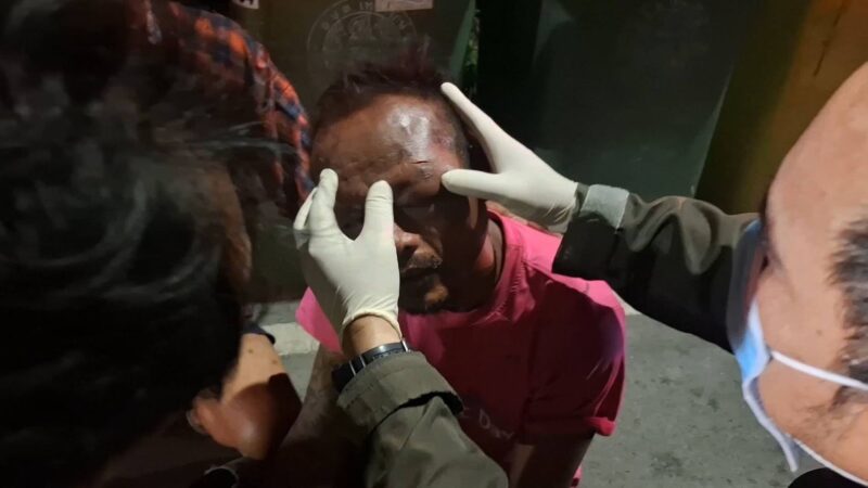 หนุ่มเขมรแสบ ย่องลักไก่ชนราคาแพงทำมาแล้ว 3 ครั้ง เจ้าของดักจับได้คาหนังคาเขา เจอแม่ไม้มวยไทยหน้าแหก