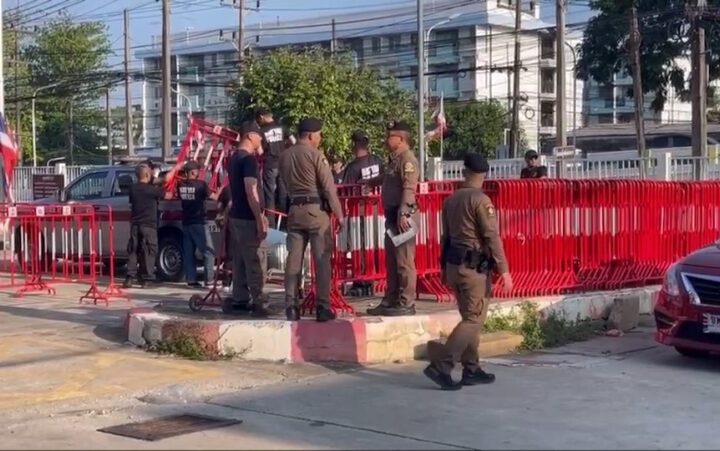 ตำรวจ สภ.หาดใหญ่ เตรียมพร้อมรับสงกรานต์ จัดระเบียบถนนราษฎร์อุทิศ เน้นความปลอดภัยนักท่องเที่ยว คุมเข้มรถซิ่ง