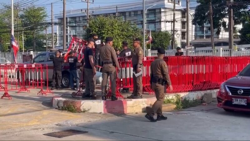 ตำรวจ สภ.หาดใหญ่ เตรียมพร้อมรับสงกรานต์ จัดระเบียบถนนราษฎร์อุทิศ เน้นความปลอดภัยนักท่องเที่ยว คุมเข้มรถซิ่ง
