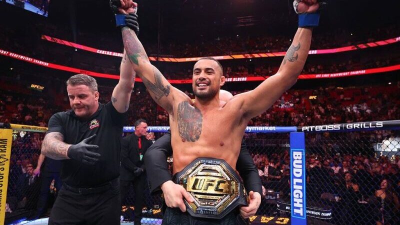 อุลเบิร์ก แชมป์คนใหม่ ปล่อยหมัดผีจับยัดถล่ม โปรชาซกา ยกแรก ศึก UFC327