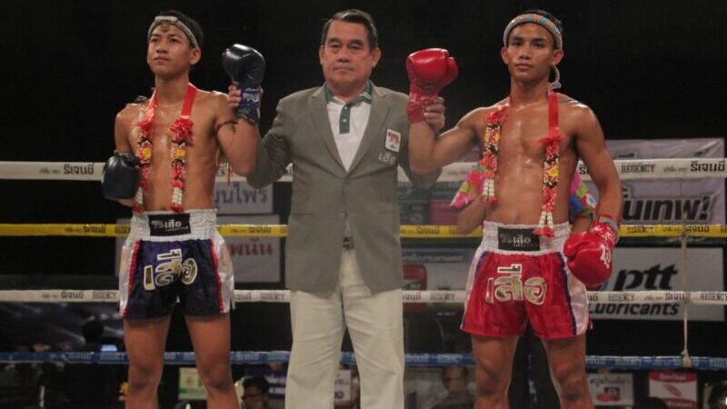 “หัสดี” ควงแขนเ “พรเพชร” เข้ารอบ 8 คนสุดท้าย ศึก “มวยรอบปูนเสือ มวยไทยพันธุ์แท้ ครั้งที่ 25” สาย A และ สาย B รอบ 16 คน นัดที่ 3