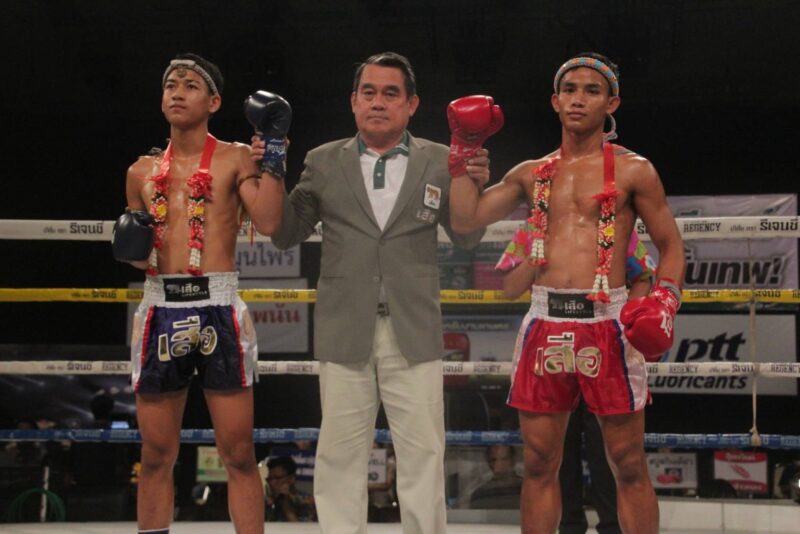 “หัสดี” ควงแขนเ “พรเพชร” เข้ารอบ 8 คนสุดท้าย ศึก “มวยรอบปูนเสือ มวยไทยพันธุ์แท้ ครั้งที่ 25” สาย A และ สาย B รอบ 16 คน นัดที่ 3