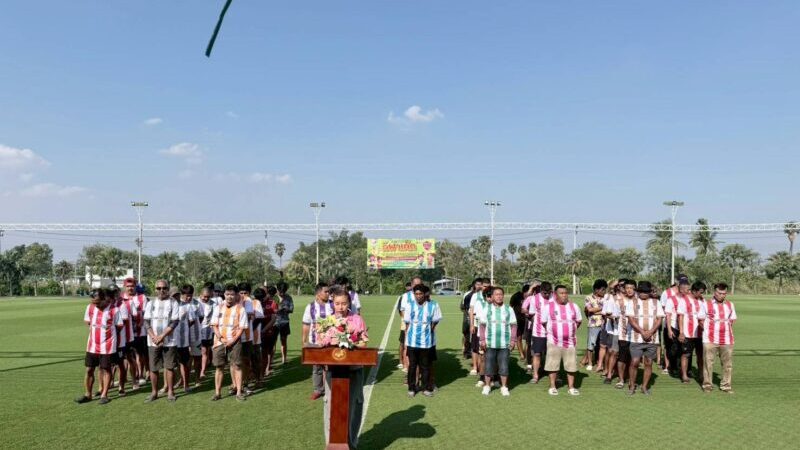 ปทุมธานี – สงกรานต์นี้มีสนามเดือดนายกปัญญาเปิดศึกกีฬาต้านยาเสพติดขนทัพ 5 หมู่บ้านชิงชัยฟุตบอล สร้างชุมชนเข้มแข็ง