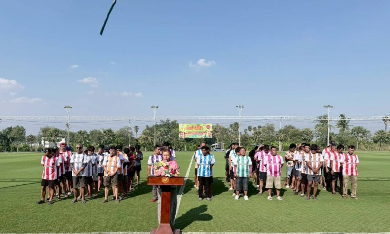 ปทุมธานี – สงกรานต์นี้มีสนามเดือดนายกปัญญาเปิดศึกกีฬาต้านยาเสพติดขนทัพ 5 หมู่บ้านชิงชัยฟุตบอล สร้างชุมชนเข้มแข็ง