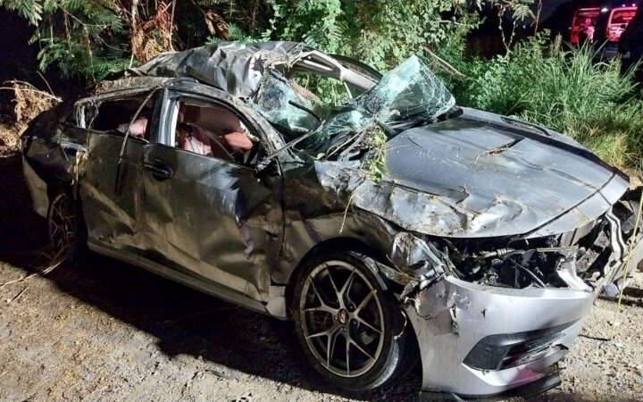 ปทุมธานี – ทางมืดเป็นเหตุเก๋งกลับจากเล่นน้ำสงกรานต์ชนจยย.พลิกคว่ำดับ4เจ็บ4