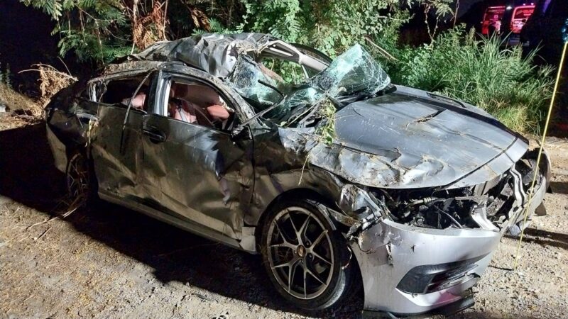 ปทุมธานี – ทางมืดเป็นเหตุเก๋งกลับจากเล่นน้ำสงกรานต์ชนจยย.พลิกคว่ำดับ4เจ็บ4