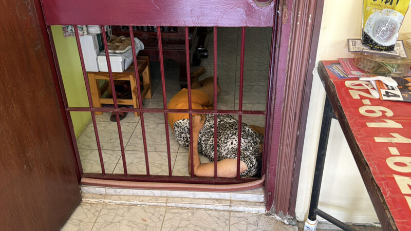 หญิงวัย 65 ปี เสียชีวิตลำพังคาบ้านพักย่านบางแก้ว ญาติขาดการติดต่อ 4 วัน