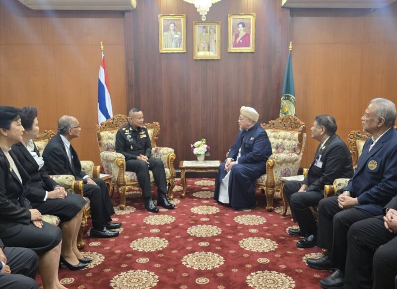 แม่ทัพภาคที่ 4 เข้าเยี่ยมคารวะท่านจุฬาราชมนตรี พร้อมหารือแนวทางความร่วมมือสนับสนุนกิจกรรม