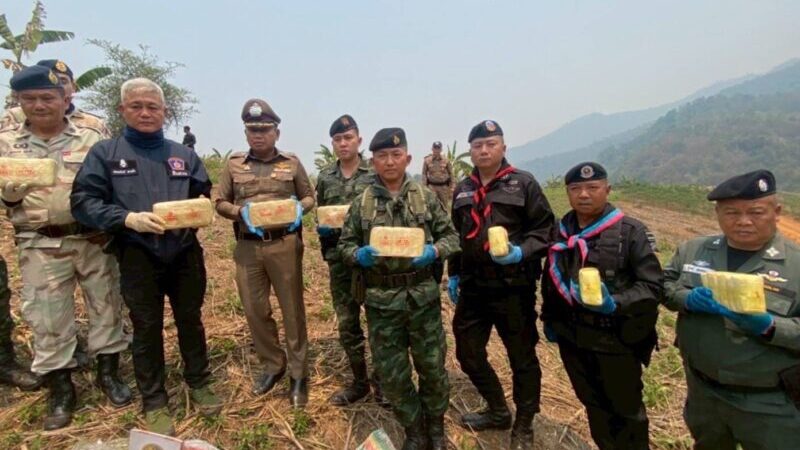 ทหารผาเมือง ปะทะกลุ่มขบวนการลักลอบลำเลียงยาเสพติด ยึดยาบ้า 500,000 เม็ด ในพื้นที่ อำเภอแม่อาย จังหวัดเชียงใหม่
