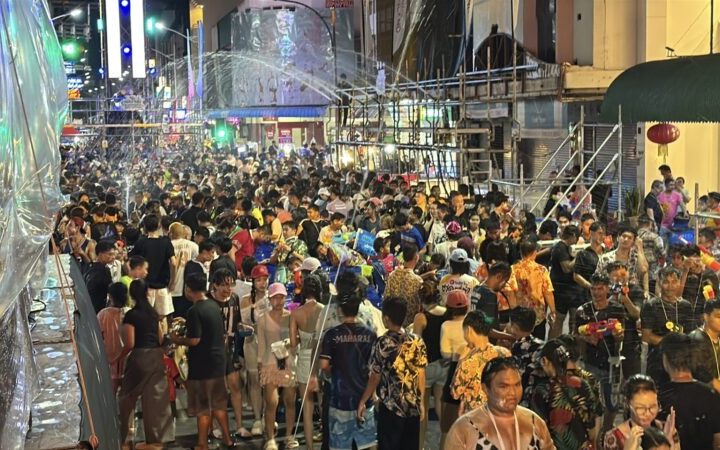 เริ่มแล้ว “Hatyai Midnight Songkran 2026” หาดใหญ่คึกคัก นายกนครหาดใหญ่นำทีมสาดสีธรรมชาติ สร้างรอยยิ้มรับสงกรานต์