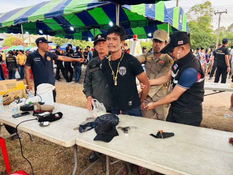 ชุมพร – ระทึก! กอ.รมน.ไล่ตะครุบต่างด้าวนำปืนเข้างานวันไหล ขณะนายกอนุทิน เป็นประธานเปิดงาน