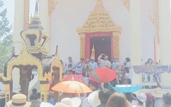 ​ฮือฮา! เมื่อชาวชุมพรย้อนรอยความศรัทธา จัดงานอุปสมบทสุดยิ่งใหญ่ตามแบบแผนโบราณ ณ ต.สลุย