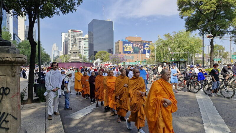 ปทุมธานี – คณะพระธรรมทูตไทยจัดเดินธุดงค์เพื่อสันติภาพ ครั้งแรกในเม็กซิโก