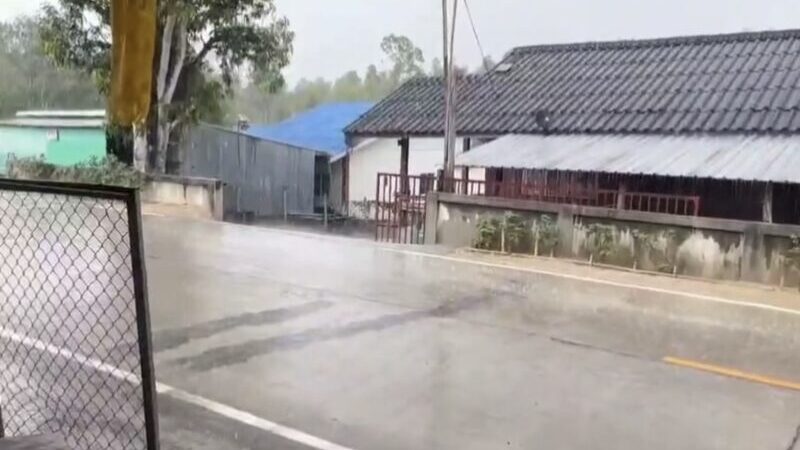 ฝนมาแล้ว!! อำเภออมก๋อย ฝนตกหลายพื้นที่ สถานการณ์ไฟป่า-ฝุ่นควัน เริ่มทุเลา แต่ยังเข้มเฝ้าระวังลักลอบเผา