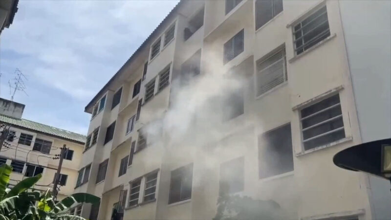 หลายสิบชีวิตวิ่งหนีตายไฟไหม้ห้องพักในเอื้ออาทรย่านบางพลี