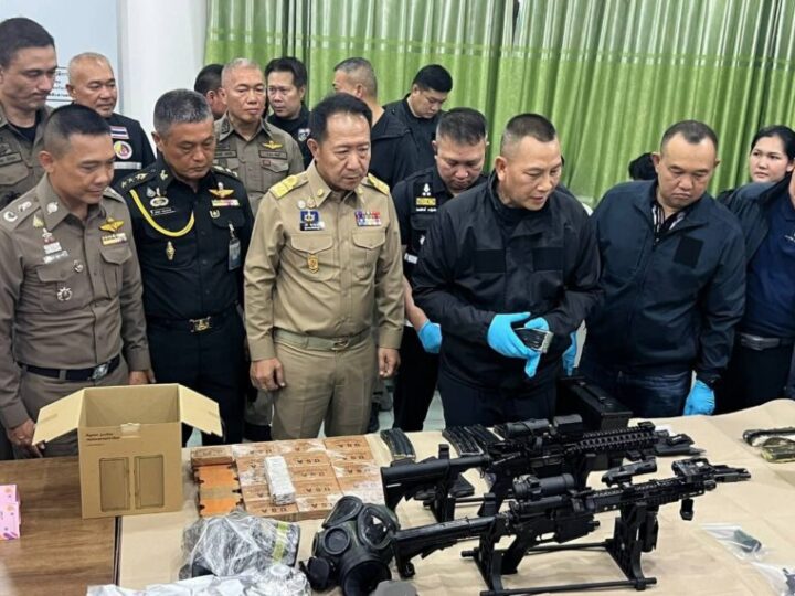 รวบหนุ่มจีนซุกคลังแสงพัทยา! ผบ.ตร.-ผวจ.ชลบุรี แถลงด่วน สั่งขยายผลเข้มหวั่นกระทบความมั่นคง
