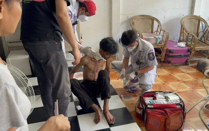 หนุ่มวัย 20 เครียด สุนัขบีเกิลสุดรักตาย ใช้มีดทำร้ายตัวเองบาดเจ็บสาหัส