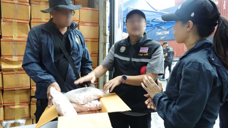 กรมศุลกากร ร่วมกับ กรมปศุสัตว์ สกัดขบวนการส่งออก “ขาไก่เถื่อน” อำพรางเป็นเนื้อกล้วย ส่งออกตลาดจีน