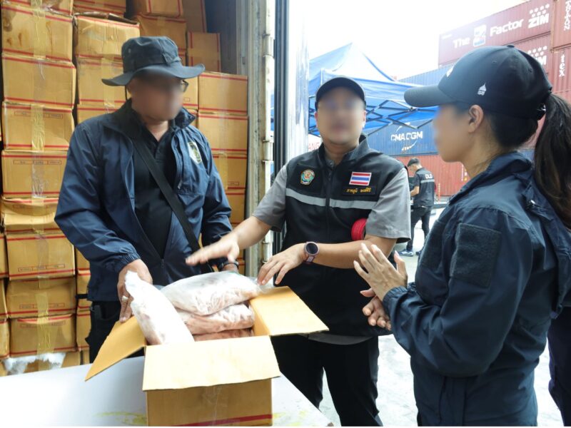 กรมศุลกากร ร่วมกับ กรมปศุสัตว์ สกัดขบวนการส่งออก “ขาไก่เถื่อน” อำพรางเป็นเนื้อกล้วย ส่งออกตลาดจีน