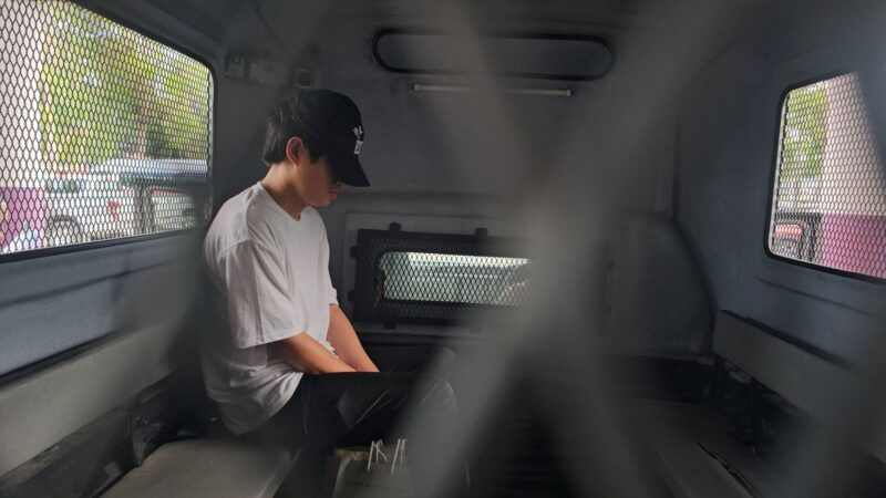 ตำรวจคุมตัวหนุ่มจีนส่งฝากขังศาลจังหวัดพัทยา