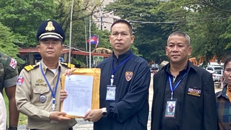 ข่าว อ.คลองใหญ่ จ.ตราด ชายแดนบ้านหาดเล็ก เปิดปฎิบัติการ ตรวจเข้ม สัมภาระก่อนส่งกลับประเทศ ด่านชายแดนบ้านหาดเล็ก ผลักดันแรงงานกัมพูชาทั้งหมด 10 ราย ส่งกลับประเทศตามขั้นตอนกฎระเบียบ