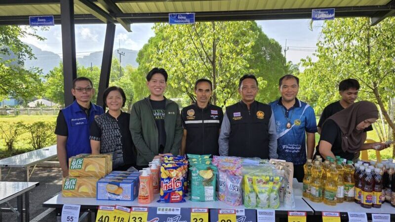 พังงา- Kick off “ไทยช่วยไทย” ชวนช้อปของถูกใกล้บ้านหน้าที่ว่าการอำเภอ ลดสูงสุด 58% บรรเทาค่าครองชีพ
