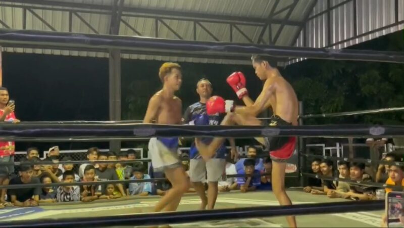 วัยรุ่น 2 กลุ่ม ไล่ตีเป็นประจำ ก่อนแม่ทั้ง 2 ฝ่าย ตัดสินใจแก้ปัญหาจัดเวทีต่อยมวยกันจบปัญหา