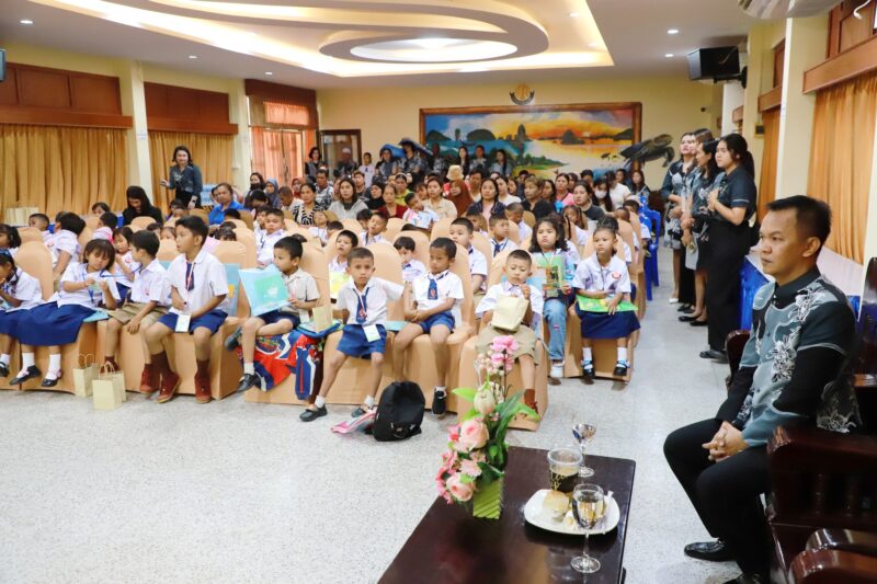 พังงา–โรงเรียนบ้านทุ่งเจดีย์ เปิดค่ายภาษา “Mini English, Chinese and Thai Camp For Kids” เสริมทักษะนักเรียน ป.1 เน้นการสื่อสาร 3 ภาษา