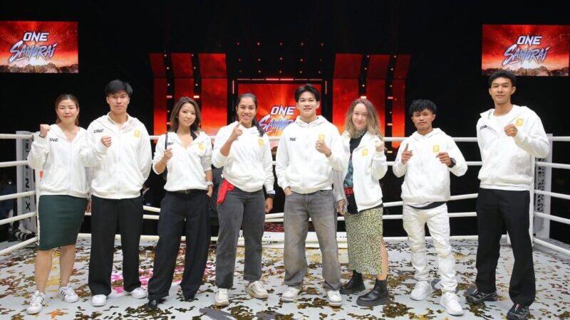 “สิงห์” พา 8 ผู้ชนะ Singha ONE HIT THE RING เชียร์ ONE Samurai มันติดขอบสังเวียน