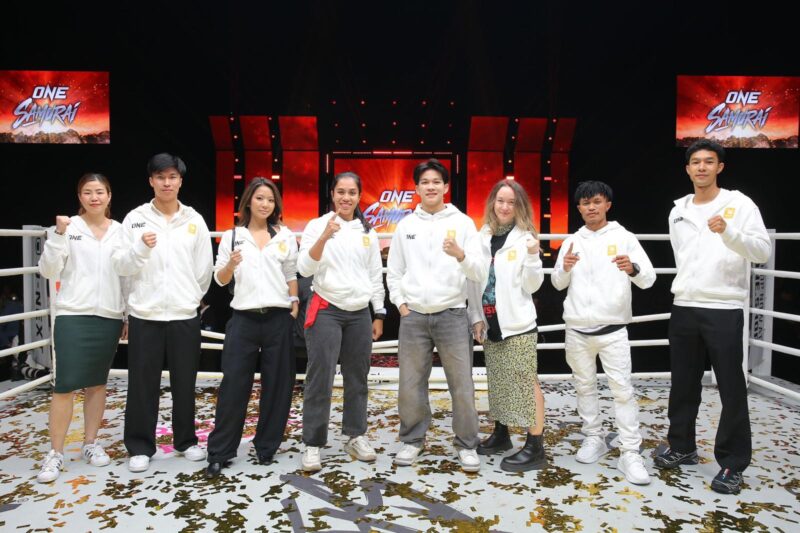 “สิงห์” พา 8 ผู้ชนะ Singha ONE HIT THE RING เชียร์ ONE Samurai มันติดขอบสังเวียน
