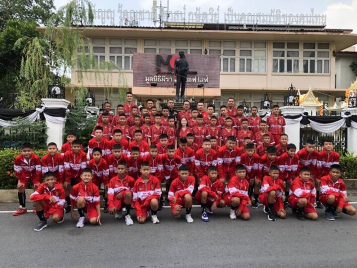 งานแถลงข่าว  ห้องเรียนอัจฉริยภาพทางด้านฟุตบอล ตามโครงการ “หนึ่งใจ…ให้กีฬา”  ณ มูลนิธิมิราเคิล ออฟไลฟ์ แขวง/เขต จตุจักร กรุงเทพมหานคร