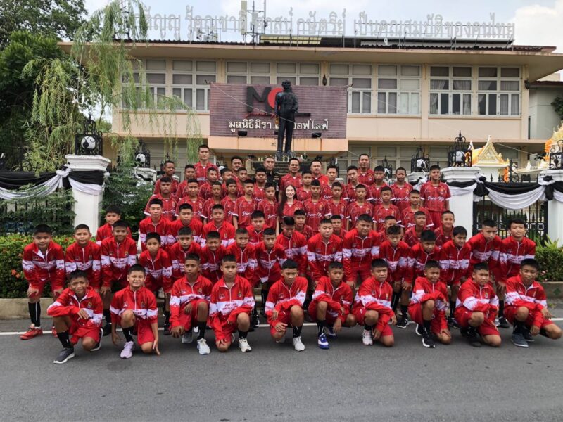 งานแถลงข่าว  ห้องเรียนอัจฉริยภาพทางด้านฟุตบอล ตามโครงการ “หนึ่งใจ…ให้กีฬา”  ณ มูลนิธิมิราเคิล ออฟไลฟ์ แขวง/เขต จตุจักร กรุงเทพมหานคร