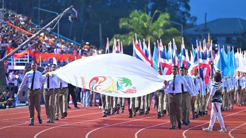 พ่อเมืองมุกดาหารนำทัพนักกีฬาร่วมชิงชัยศึก สุราษฎร์ธานีเกมส์