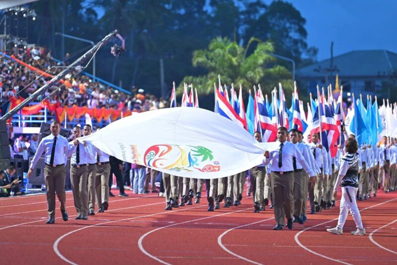 พ่อเมืองมุกดาหารนำทัพนักกีฬาร่วมชิงชัยศึก สุราษฎร์ธานีเกมส์