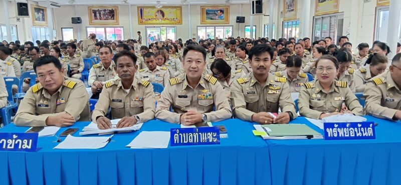 ชุมพร-“ศักดิ์ศรีด่านหน้ายอมไม่ได้! สมาคมกำนัน-ผู้ใหญ่บ้านชุมพร บุกยื่นหนังสือถึง ‘ประธานสภาฯ’ จี้ ส.ส. รับผิดชอบ ปมเหมารวมกล่าวหาค้ายาเสพติด”