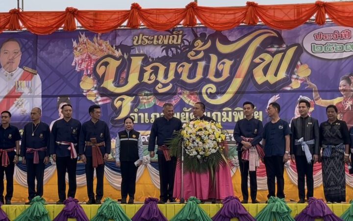 มหาสารคาม – ช้างร่วมแห่บุญบั้งไฟพยัคฆฯ รถขยะปิดท้าย สะท้อนงานบุญวิถีใหม่ใส่ใจสิ่งแวดล้อม