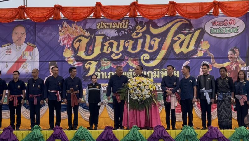 มหาสารคาม – ช้างร่วมแห่บุญบั้งไฟพยัคฆฯ รถขยะปิดท้าย สะท้อนงานบุญวิถีใหม่ใส่ใจสิ่งแวดล้อม