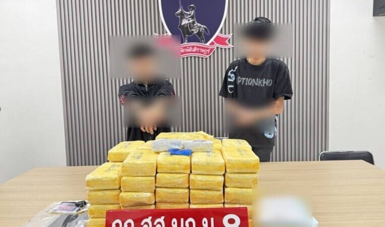 สืบ 8 สกัดยาบ้าล็อตใหญ่ 5 แสนเม็ด! รวบ 2 เอเย่นต์คาคอนโดฯ ย่านคลองสอง จ.ปทุมธานี ขณะเตรียมกระจายยา