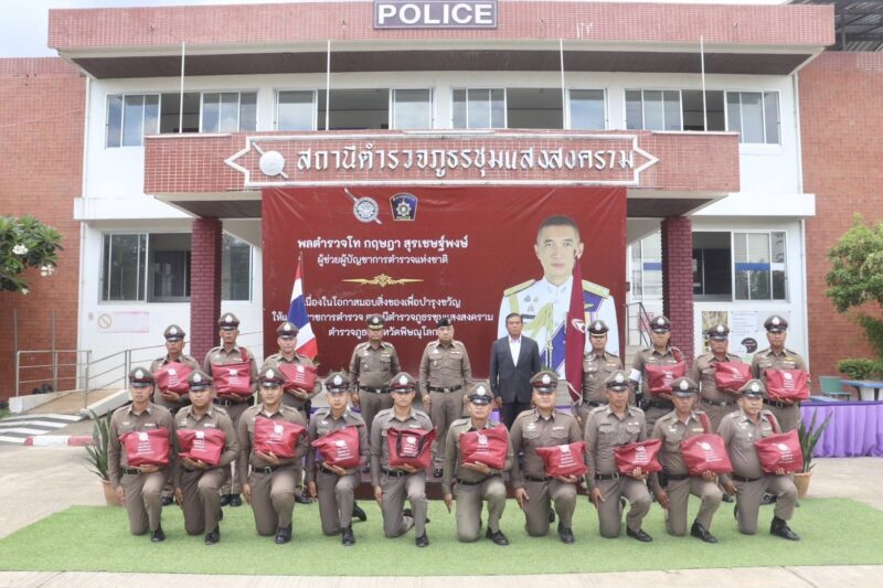 พิษณุโลก พล.ต.ท.กฤษฎา สุรเชษฐ์พงษ์ ผู้ช่วย ผบ.ตร. มอบหมายให้ พล.ต.ท.กิติศักดิ์ ดุรงควิบูลย์ ผบช.ภ.6 เป็นผู้แทน พร้อมด้วย พล.ต.ต.กำธร จันที ที่ปรึกษา ผบช.ภ.6, พล.ต.ต.นิคม เครือนพรัตน์ ผบก.ภ.จว.พิษณุโลก, พ.ต.อ.ธีรเดช แจ่มแจ้ง รอง ผบก.ภ.จว.พิษณุโลก เดินทางมาตรวจเยี่ยมและมอบสิ่งของบำรุงขวัญแก่ข้าราชการตำรวจ สภ.ชุมแสงสงคราม พร้อมประชุมมอบแนวทางการปฏิบัติราชการ