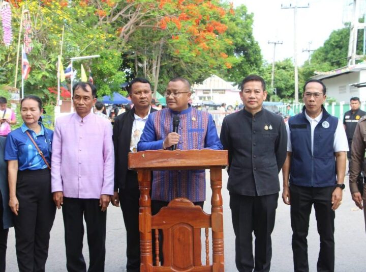 ร้อยเอ็ด เปิดโครงการ “ไทยช่วยไทย” ดันรถพุ่มพวงขายสินค้าถึงมือพี่น้องประชาชน