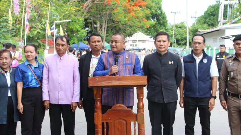 ร้อยเอ็ด เปิดโครงการ “ไทยช่วยไทย” ดันรถพุ่มพวงขายสินค้าถึงมือพี่น้องประชาชน