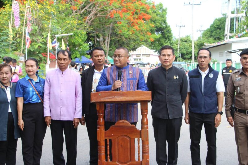 ร้อยเอ็ด เปิดโครงการ “ไทยช่วยไทย” ดันรถพุ่มพวงขายสินค้าถึงมือพี่น้องประชาชน