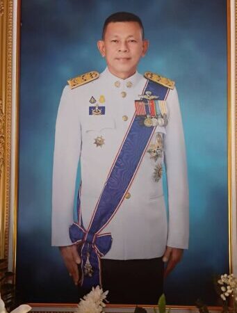 ชุมพร-พลเมืองหลั่งไหลเคารพศพ สมพร ปัจฉิมเพชร อดีตรองผู้ว่าฯ ไม่ขาดสายทั้งวันคืน เปิดประวัติสู้ชีวิตสุดทรหด แบกหัวมันสร้างอาชีพเรียน ต้นแบบคนดีของแผ่นดิน