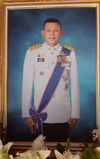 ชุมพร-พลเมืองหลั่งไหลเคารพศพ สมพร ปัจฉิมเพชร อดีตรองผู้ว่าฯ ไม่ขาดสายทั้งวันคืน เปิดประวัติสู้ชีวิตสุดทรหด แบกหัวมันสร้างอาชีพเรียน ต้นแบบคนดีของแผ่นดิน