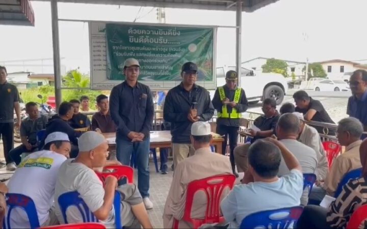 ชาวบ้านบ้านมะพร้าวสูง ขู่ปิดถนนหน้ามัสยิดดารุลมุตตา หลังหน่วยงานไม่ยอมแก้ไขปัญหา ‘ถนนสูงกว่าบ้าน’